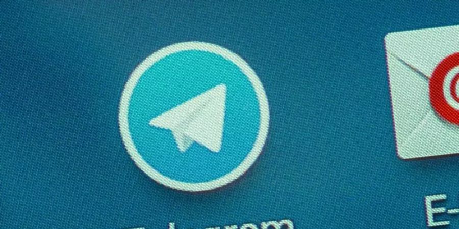 Das Telegram-Logo auf dem Display eines Smartphones. Foto: Armin Weigel/picture alliance/dpa