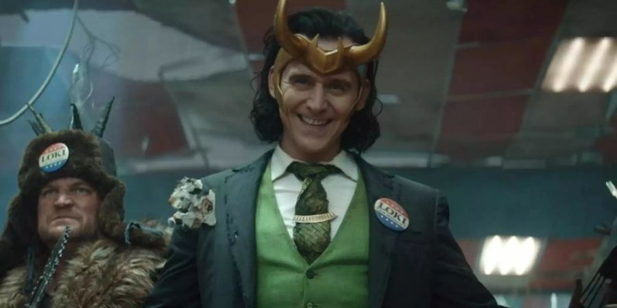 Loki (Tom Hiddleston, M) bekommt eine eigene Miniserie beim Streamingdienst Disney+. Foto: Marvel Studios/Disney+/dpa