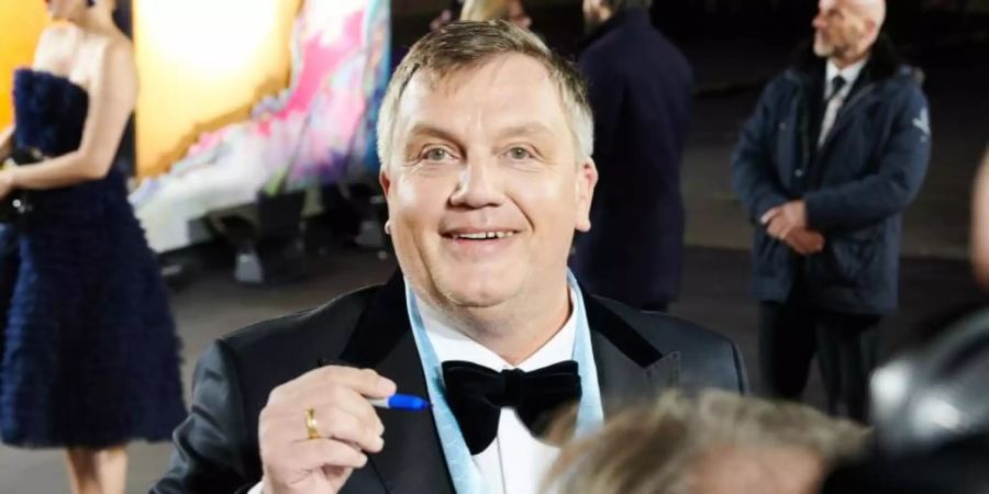 Hape Kerkeling, Entertainer, Komiker, Autor und Schauspieler, liebt seine Katzen - sie kommen in den Genuss von Massagen und Telefonaten. Foto: Annette Riedl/dpa