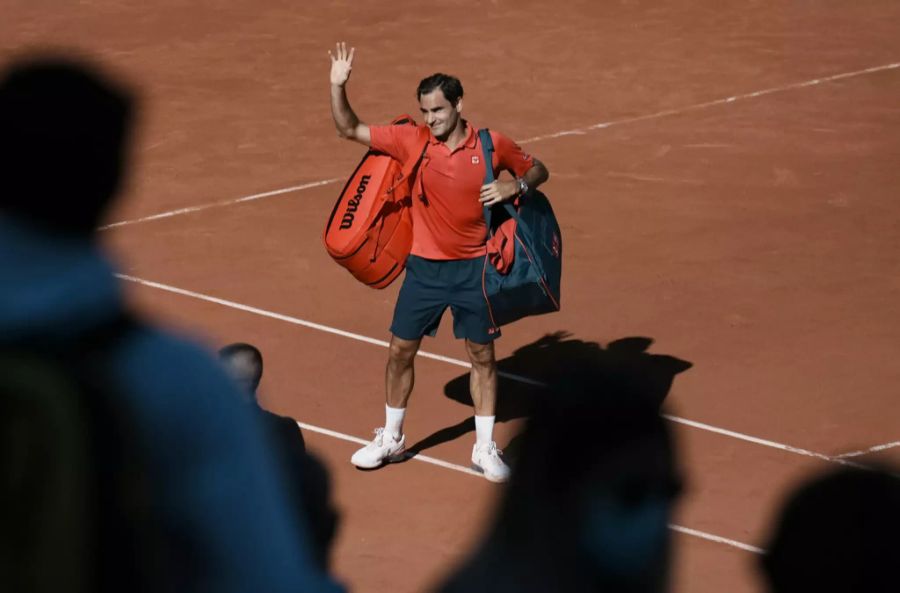 Roger Federer zieht locker in die zweite Runde der French Open ein.