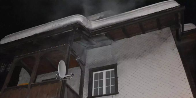 Klosters GR - Feuerwerk löst Hausbrand aus