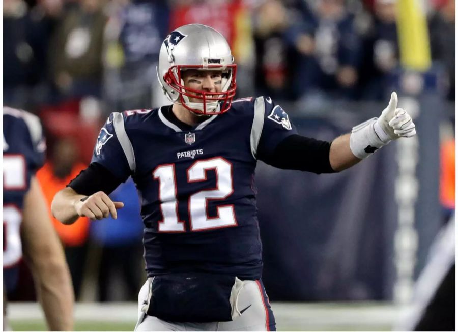 Daumen hoch: Tom Brady feiert den Einzug in den Super Bowl.