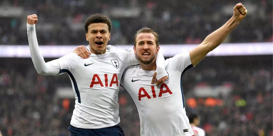 Dele Alli (links) und Torschütze Harry Kane bejubeln den Sieg von Tottenham.