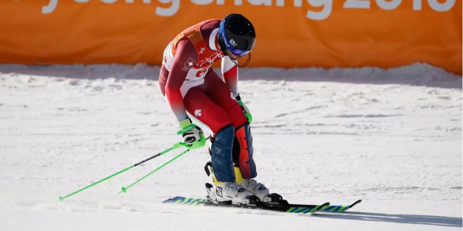 Luca Aerni verliert im Slalom ungewohnt viel Zeit und muss die Medaillenträume vorerst begraben.