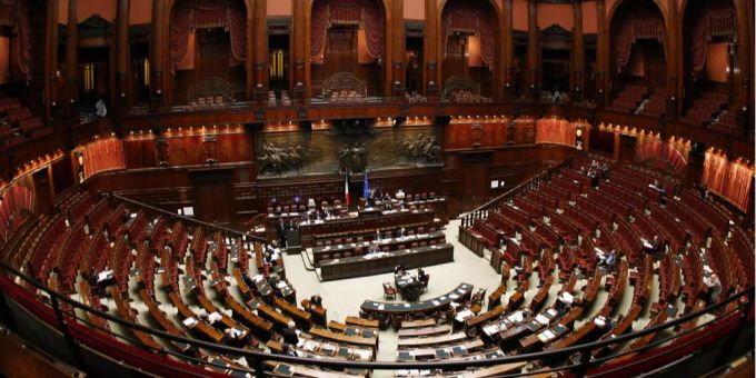 Italiens Senat sprach Premier Giuseppe Conte das Vertrauen aus. Italien Senat Giuseppe Conte