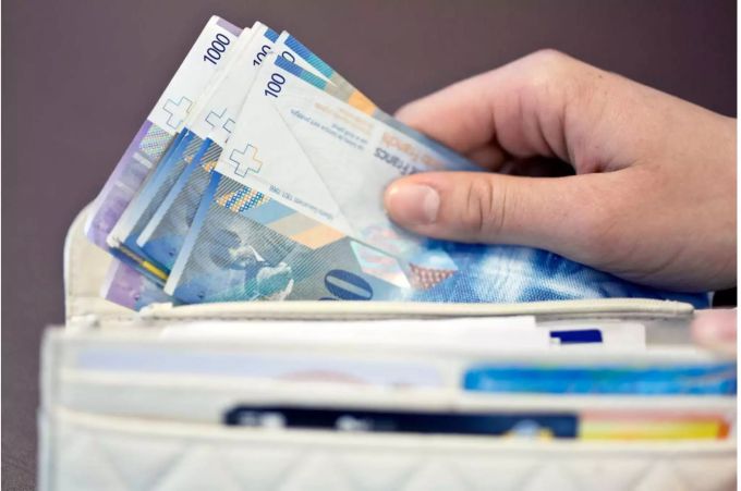 Auf einen Geldregen dürfen sich Angestellte laut Valentin Vogt beim Lohngespräch kaum freuen. (Symbolbild) Geld