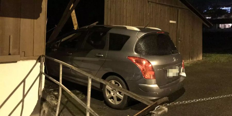 Wettingen: Mit Holzschopf kollidiert