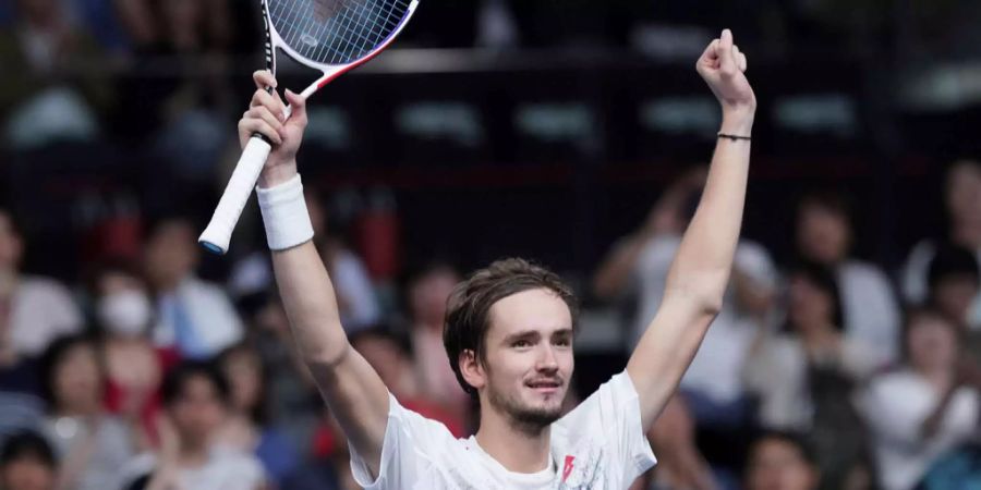 Daniil Medvedev bejubelt seinen Sieg über Kei Nishikori am ATP-Turnier von Tokio.