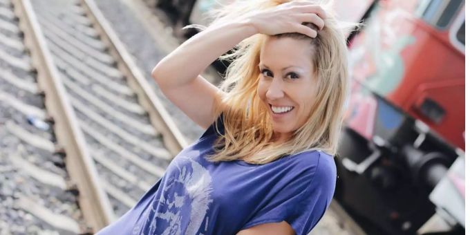 Entwarnung - Die wahre Geschichte hinter Sara Bachmanns Shirt-Bild