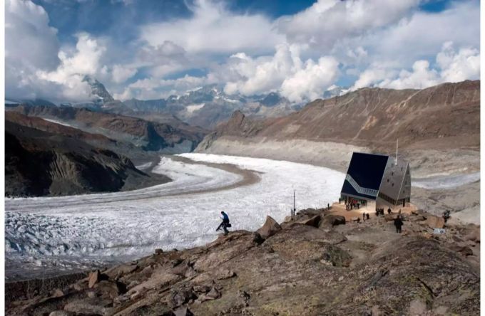 Die Monte Rosa Hütte. Die Monte Rosa Hütte.