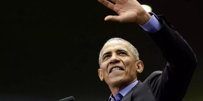 Barack Obama, ehemaliger Präsident der USA, spricht während einer Wahlkampfveranstaltung in Gary, Indiana (US).