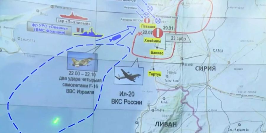 Das vom russischen Verteidigungsministerium herausgegebene Foto zeigt einen Bildschirm, der das Schema eines Vorfalls zeigt, bei dem ein russisches Militärflugzeug des Typs Il-20 über dem Mittelmeer vom Radar verschwand.