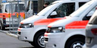 Zürich - Mann greift Streifenwagen der Zürcher Stadtpolizei an