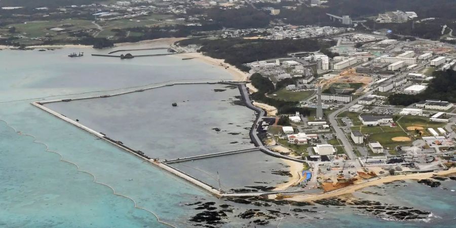 Landgewinnung für US-Air Base in Okinawa.