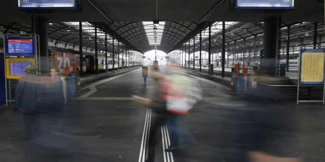 Die Geleise im Bahnhof Luzern sind leer.