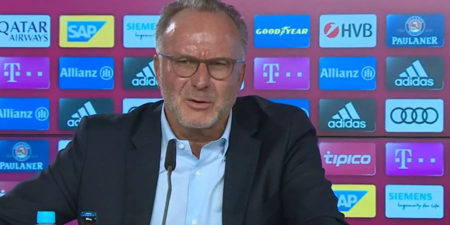 Karl-Heinz Rummenigge spricht an der Pressekonferenz des FC Bayern München vom 19. Oktober 2018.