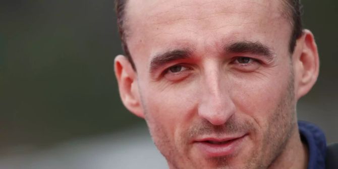 Robert Kubica aus Polen vom Team Williams kommt im Fahrerlager an.