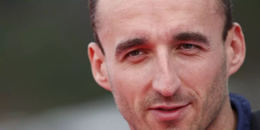 Robert Kubica aus Polen vom Team Williams kommt im Fahrerlager an.