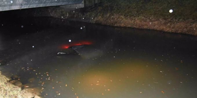 Auto im Steinenbach Auto im Steinenbach
