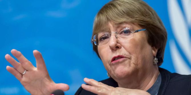 Michelle Bachelet spricht an einer Pressekonferenz in Genf.