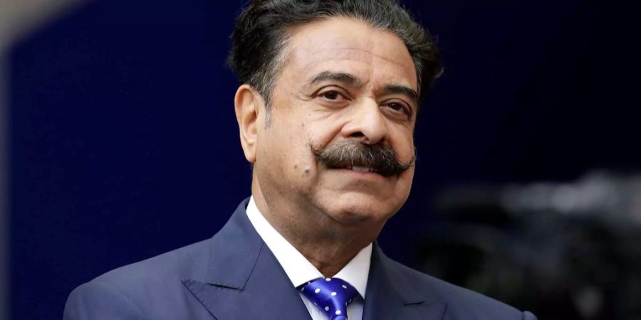 Shahid Khan beobachtet ein Spiel der Jacksonville Jaguars.