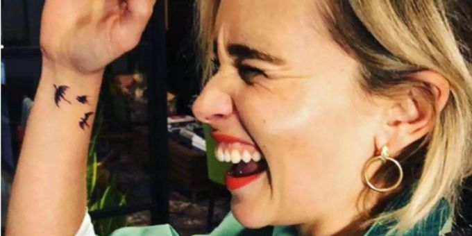 «Game of Thrones» - Emilia Clarke feiert Emmy-Sieg mit Drachen-Tattoo