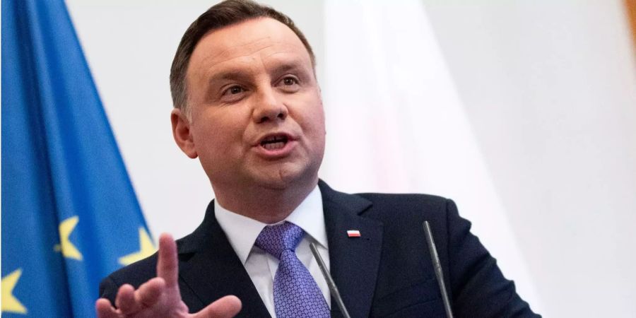 Polens Präsident Andrzej Duda spricht während einer Pressekonferenz.