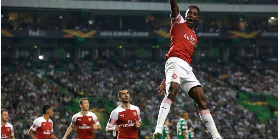 Danny Welbeck jubelt über sein Tor im Spiel zwischen Sporting Lissabon und Arsenal London.