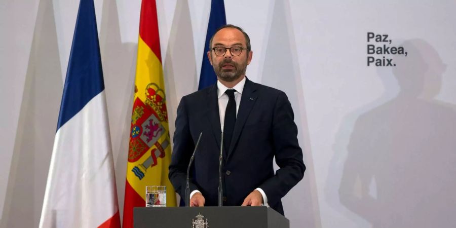 Der französische Premierminister spricht an einem Event in Spanien.