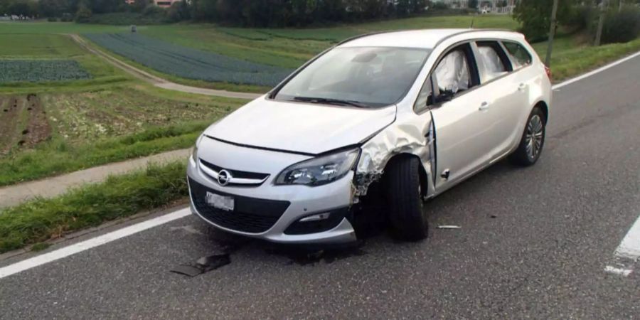 Der beschädigte Opel eines Sekundenschläfers.