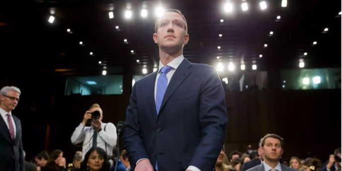 US-Senats-Anhörung - Facebook und Twitter räumen Versäumnisse ein