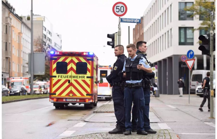 Die Polizei bestätigt die Festnahme eines Verdächtigen nach der Messerattacke in München.