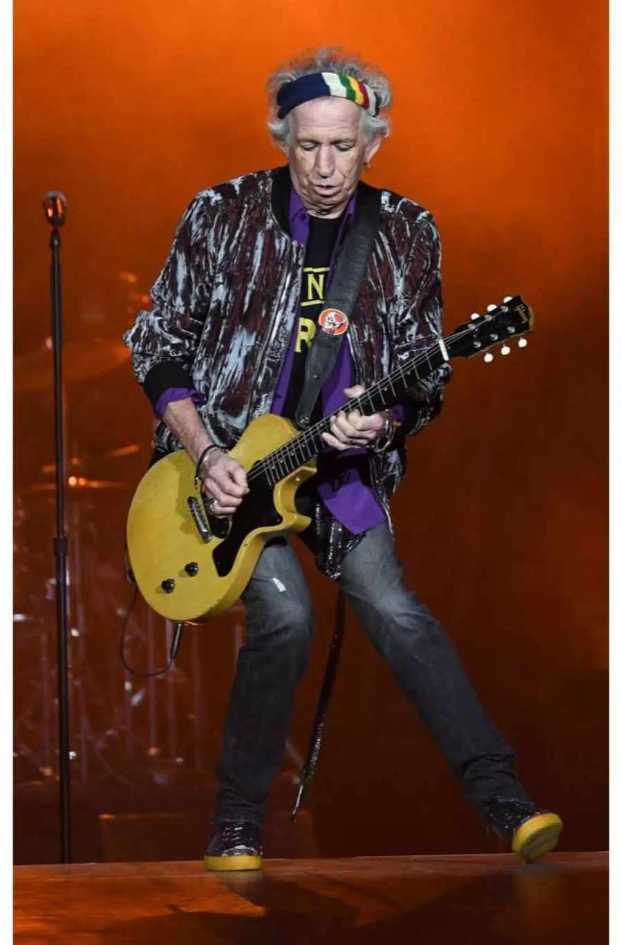 Keith Richards (The Rolling Stones) benutzt vor allem Les Paul und ES Modelle.