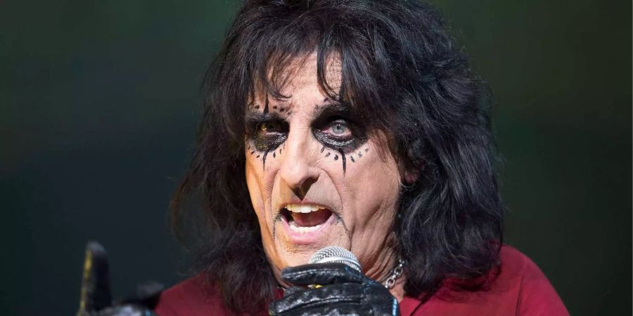 Alice Cooper.