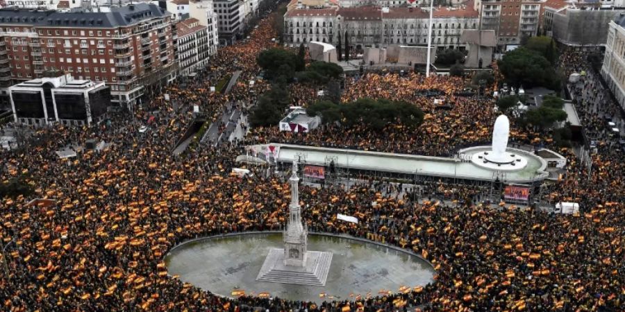 Rechte Grossdemo gegen Regierungschef Sánchez in Madrid