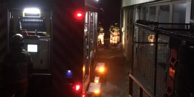 Die Berner Berufsfeuerwehr konnte das Feuer rasch löschen.
