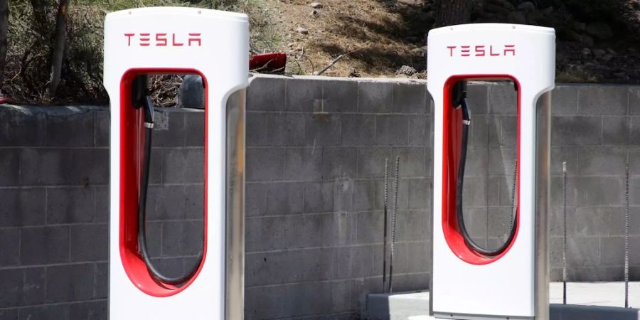 Tesla Auflade-Stationen