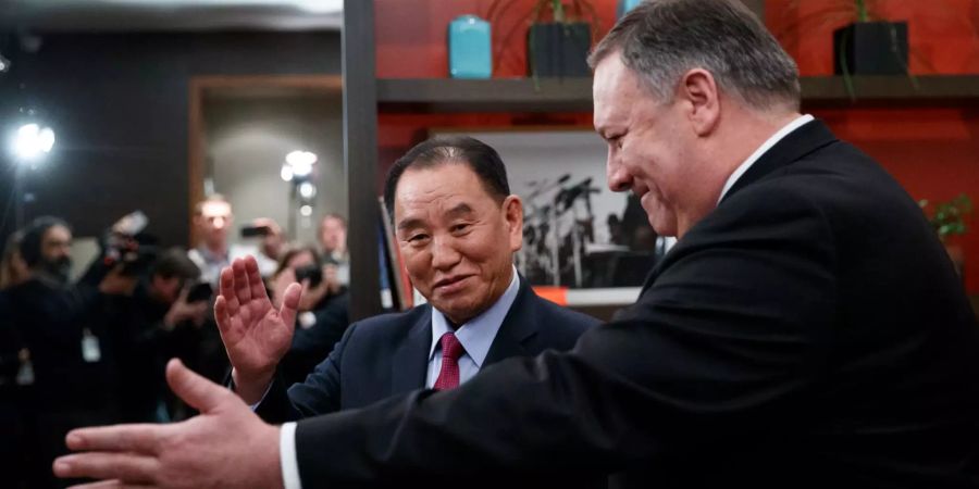 Mike Pompeo (r), Aussenminister der USA, trifft General Kim Yong Chol