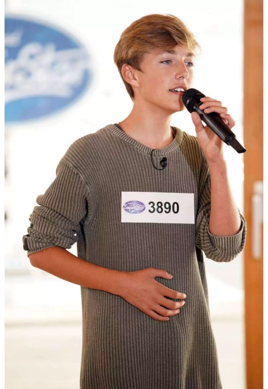 Der Teenager Yven Hess (16) aus Balters TG steht vor der «DSDS»-Jury.