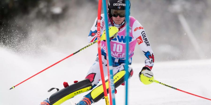 Clement Noel fährt den Slalom in Wengen.