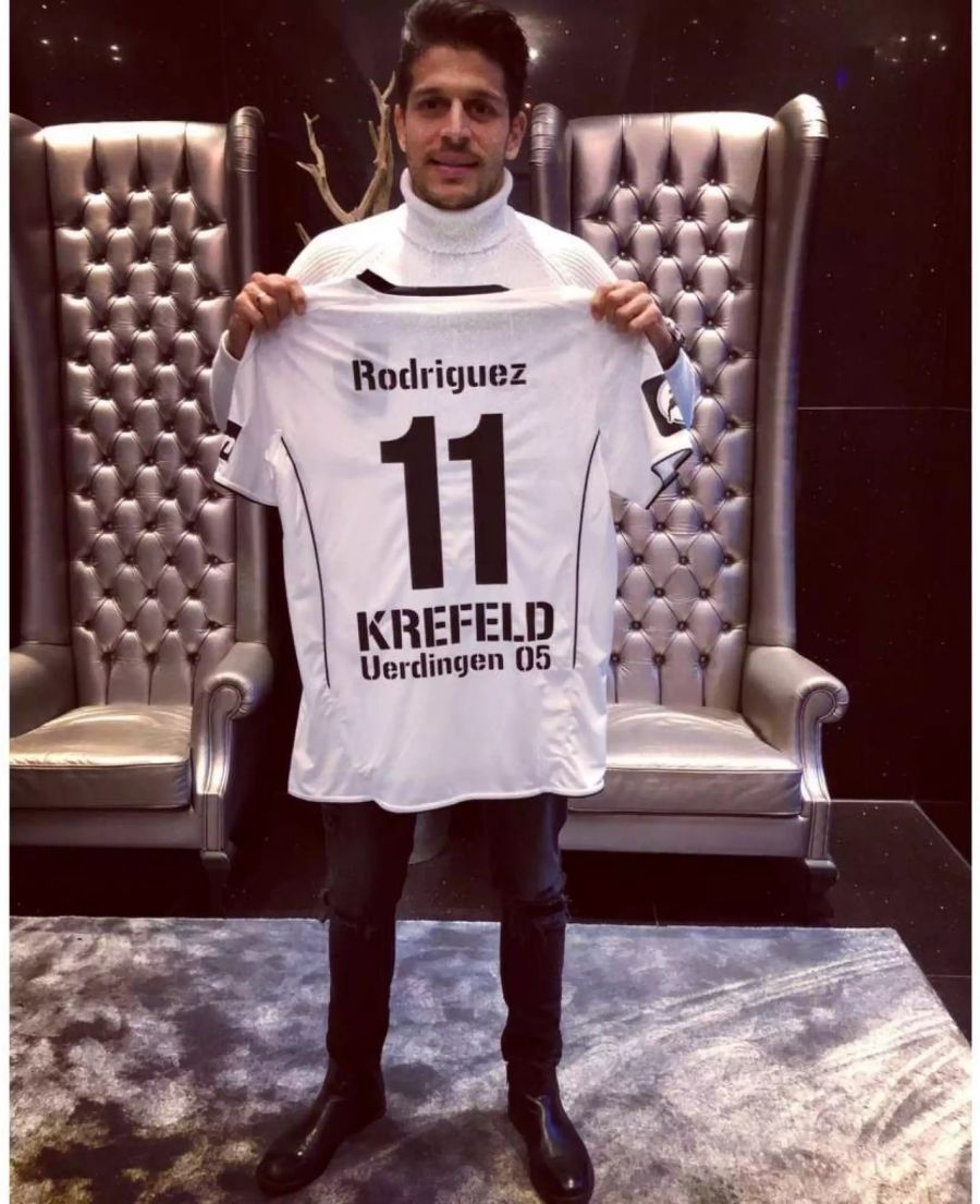 Roberto Rodriguez präsentiert sein neues Trikot