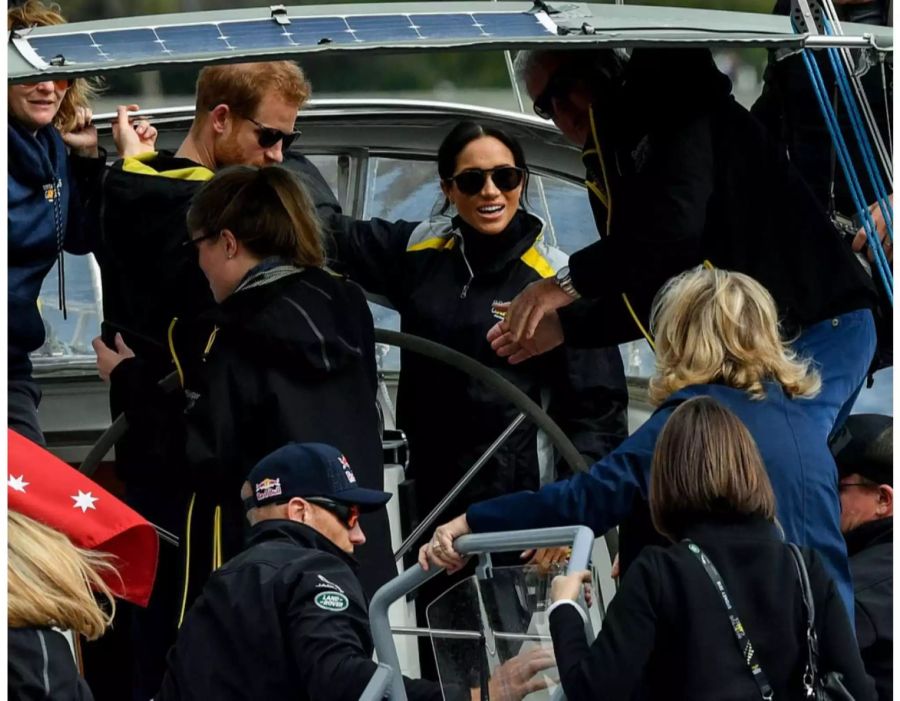 Doch es geht auch sportlich: Kosten für Meghans sportlichen Segelausflug samt Ohrringen: 3330 Franken.