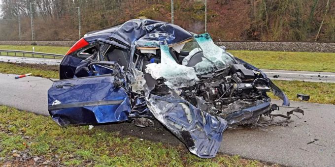 Lastwagen Und Auto Stossen Bei Schaffhausen Frontal Zusammen