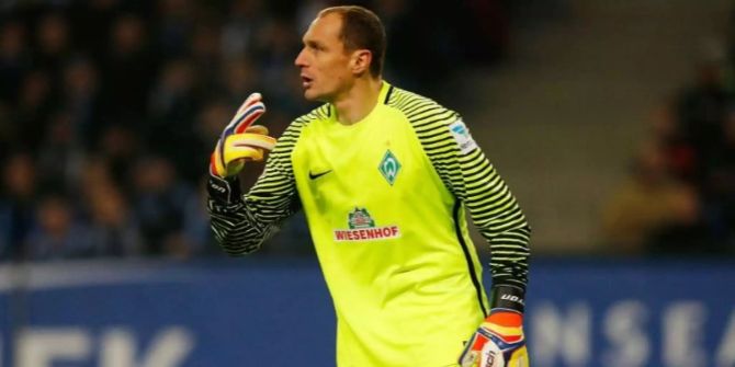 Jaroslav Drobny steht im Tor von Werder Bremen.