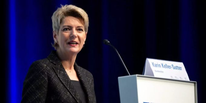 Bundesrätin Karin Keller Sutter, spricht an der Delegiertenversammlung in Biel BE. Bundesraetin Karin Keller Sutter, spricht an der Delegiertenversammlun