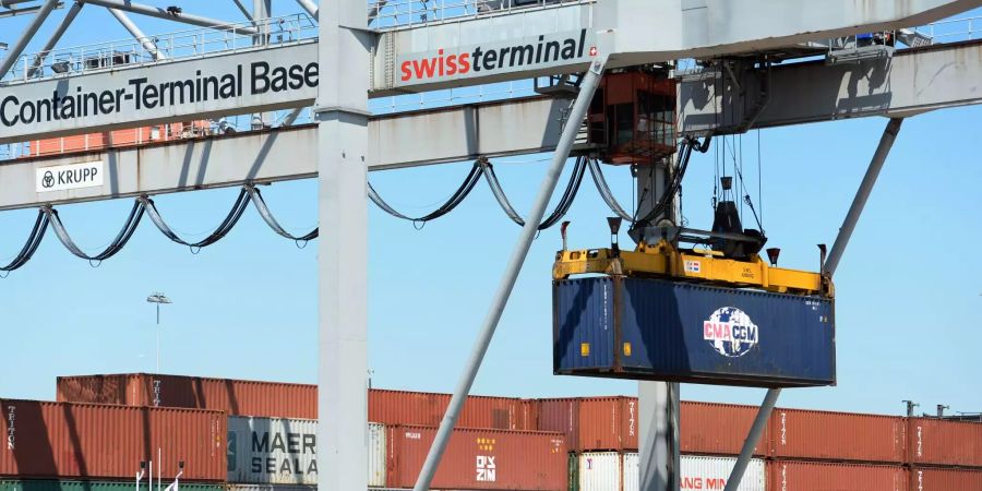 Der Containerhafen Kleinhüningen in Basel.