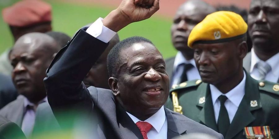 Emmerson Mnangagwa wird in Harare als neuer Präsident vereidigt.