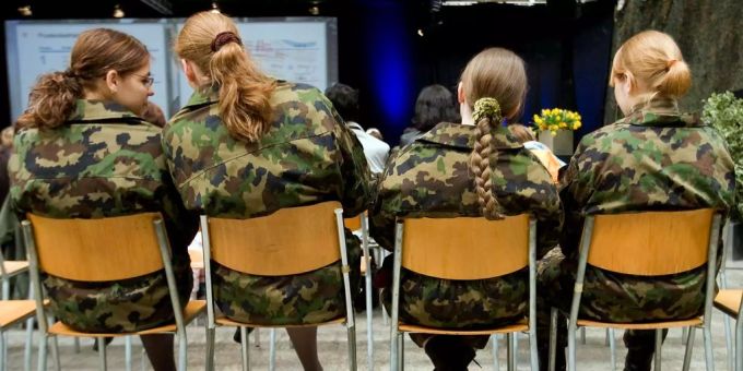 Die Schweizer Armee kämpft mit Personalmangel. armee schweiz luzern