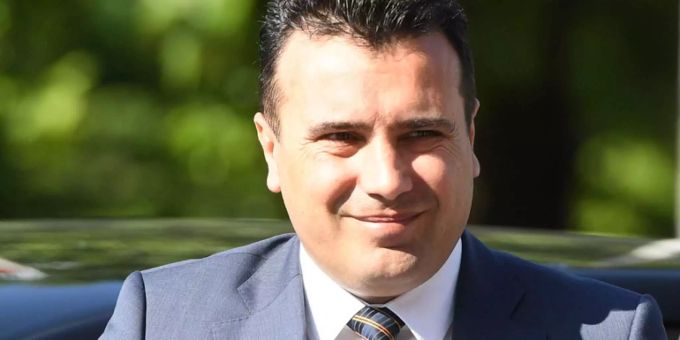 Mazedoniens Premierminister Zoran Zaev hat mit Griechenland eine Lösung für den Namensstreit gefunden. Mazedoniens Premierminister Zoran Zaev hat mit Griechenland eine Lösung für den Namensstreit gefunden.