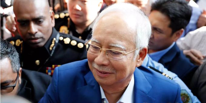 Najib Razak wurde von den behörden verhaftet. Najib Razak wurde von den behörden verhaftet.